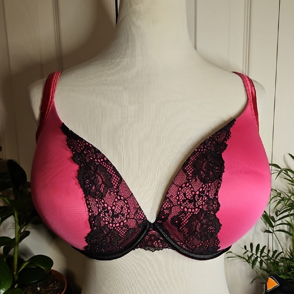 *PRICE FIRM* Cacique Elegant Pink and Black Lace Bra